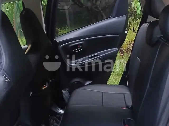 Toyota Vitz 2015 photo 4
