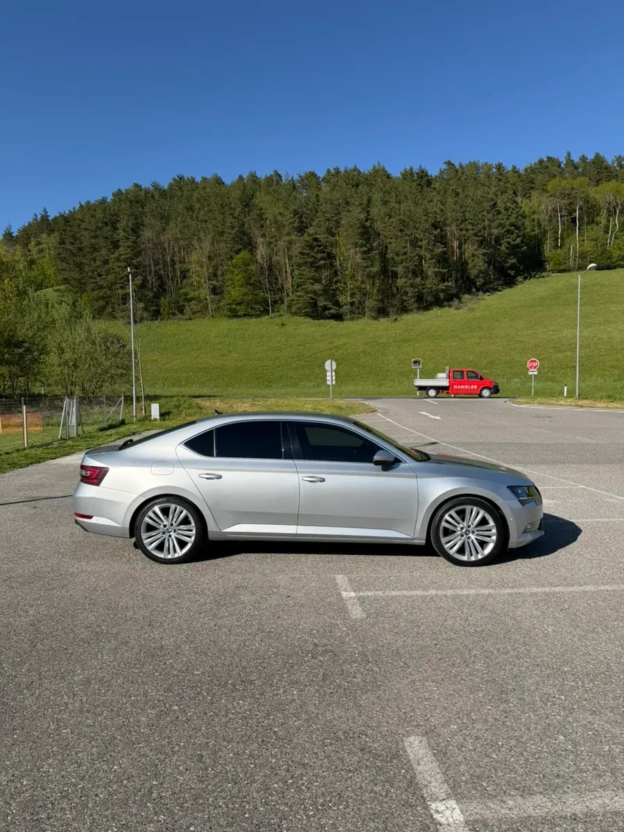 Skoda Superb 2017 photo 2
