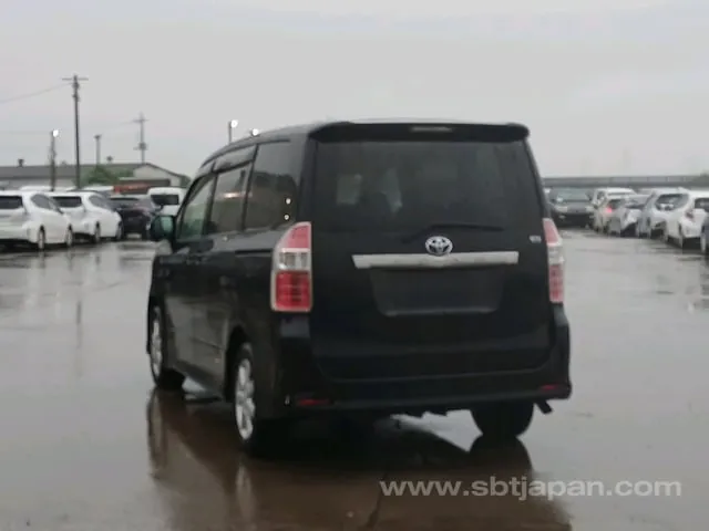 Toyota Noah 2007 photo 5