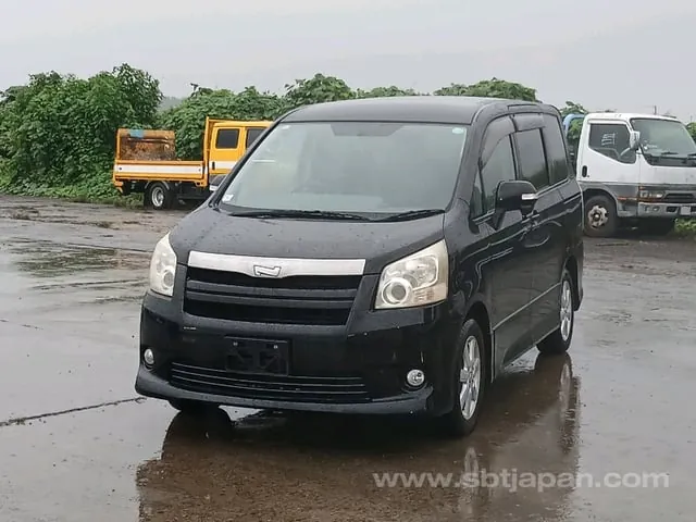 Toyota Noah 2007 photo 3