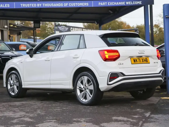 Audi Q2 2021 photo 2