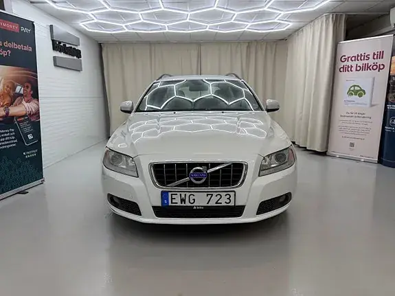 Volvo V70 2010 photo 2