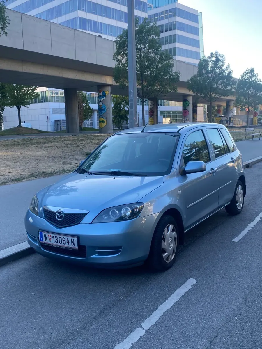 Mazda Mazda2 2006 photo 2