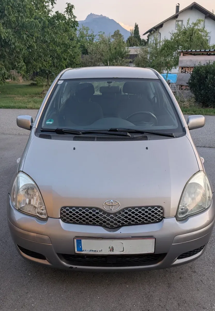 Toyota Yaris 2003 photo 2