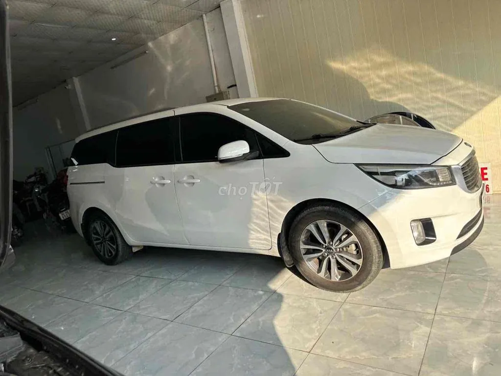 Kia Sedona 2017 photo 2