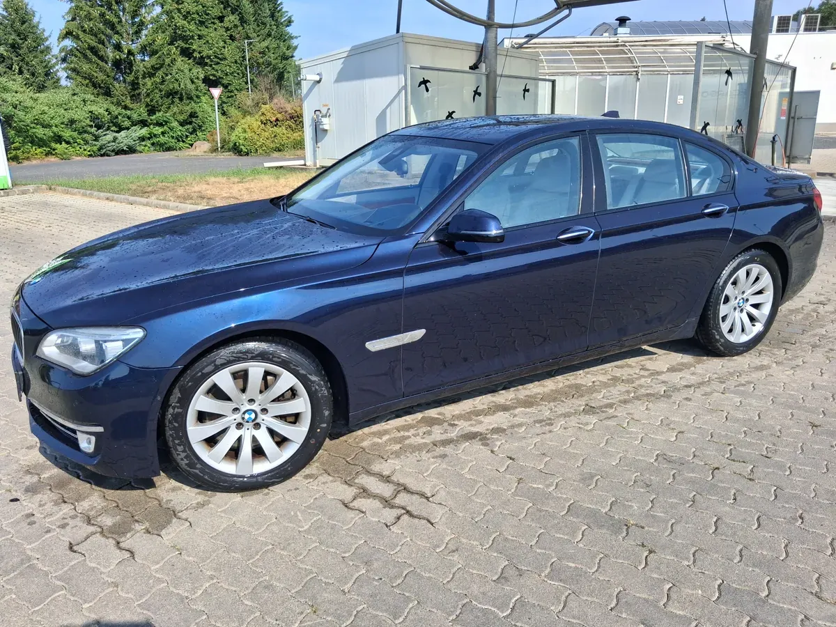 BMW 7 Series 2013 photo 2