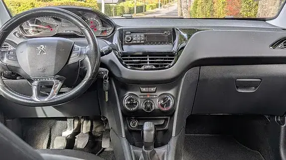 Peugeot 208 2013 photo 5