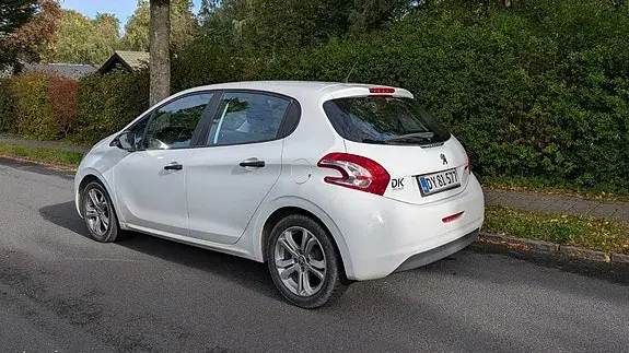 Peugeot 208 2013 photo 4