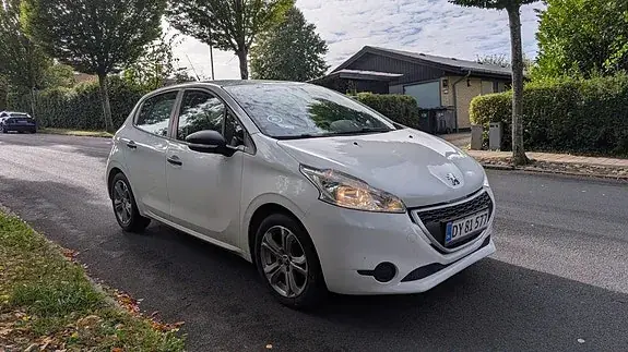 Peugeot 208 2013 photo 2