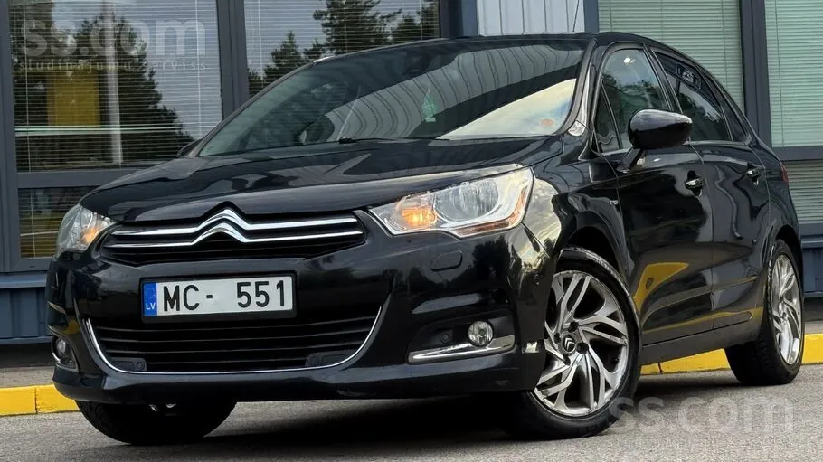 Citroen C4 2012 photo 2