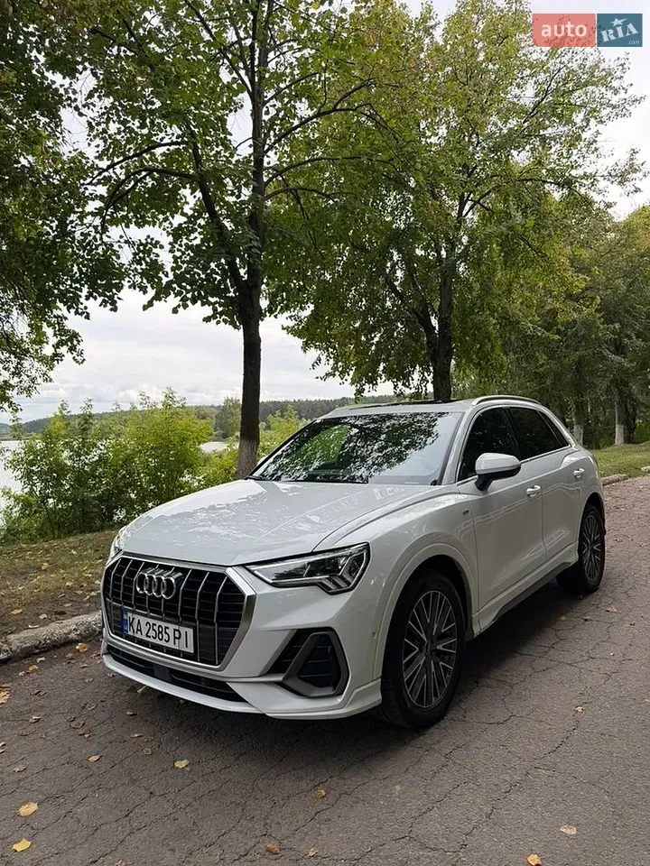 Audi Q3 2022 photo 2