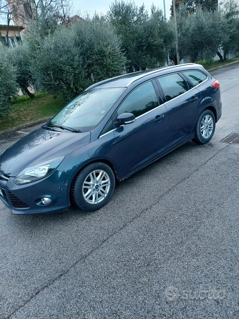 Ford Focus 2012 photo 2