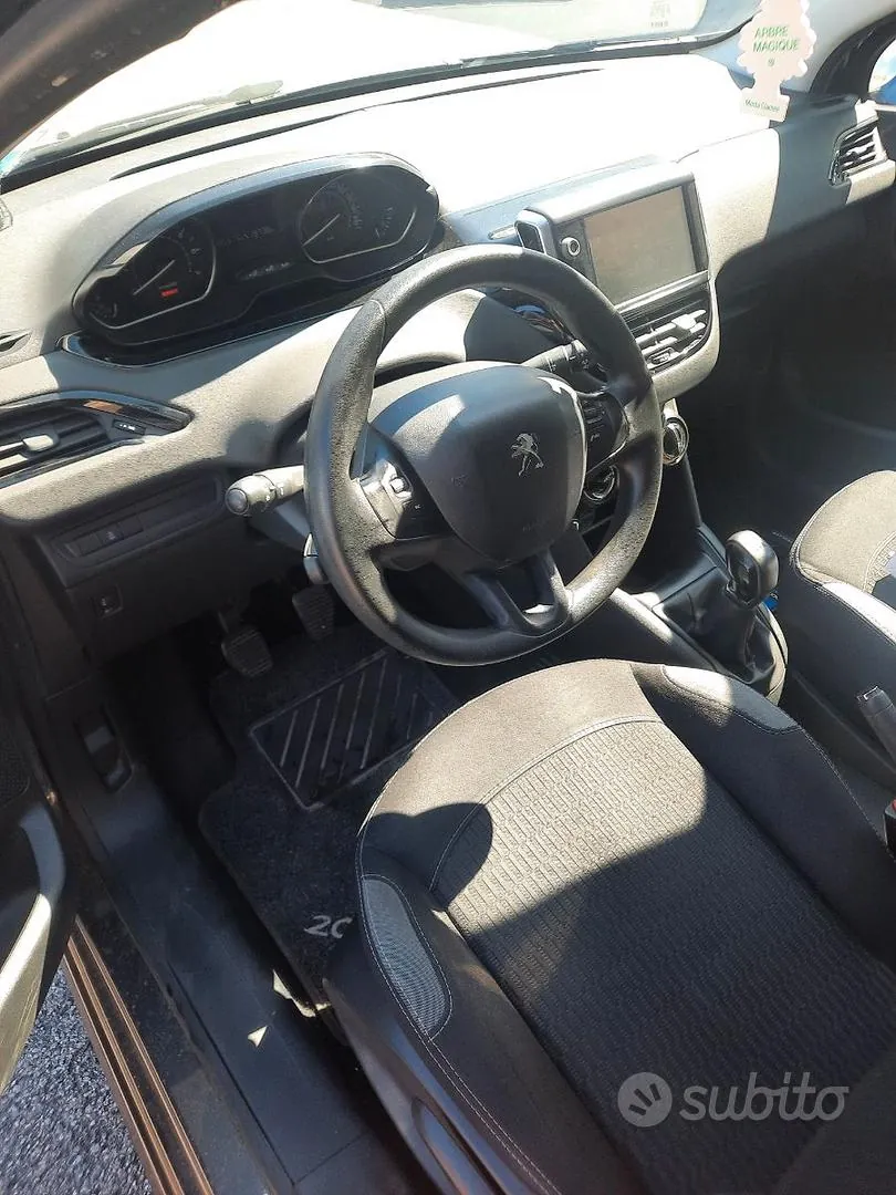 Peugeot 208 2016 photo 5