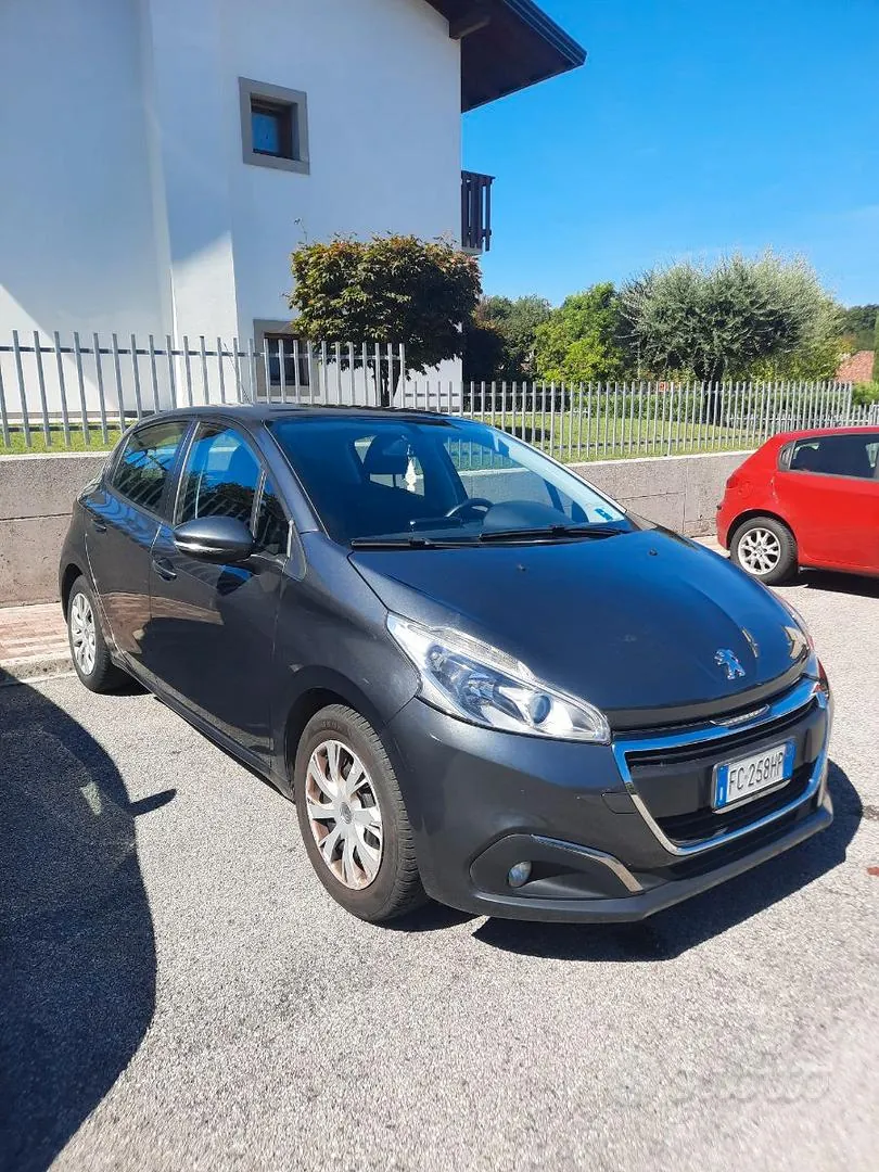Peugeot 208 2016 photo 2