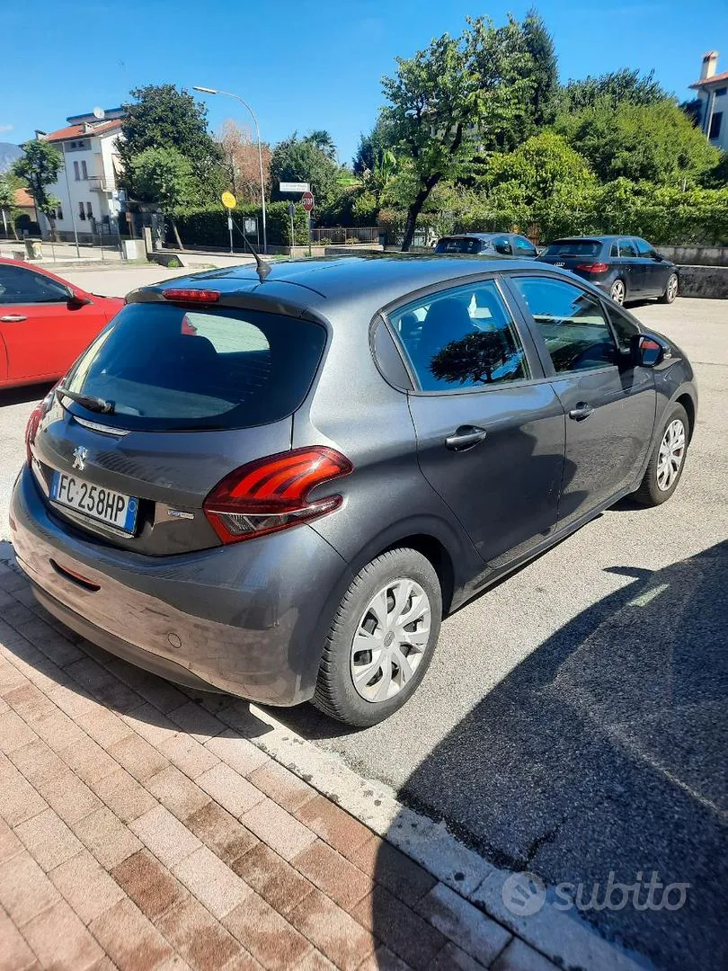 Peugeot 208 2016 photo 3