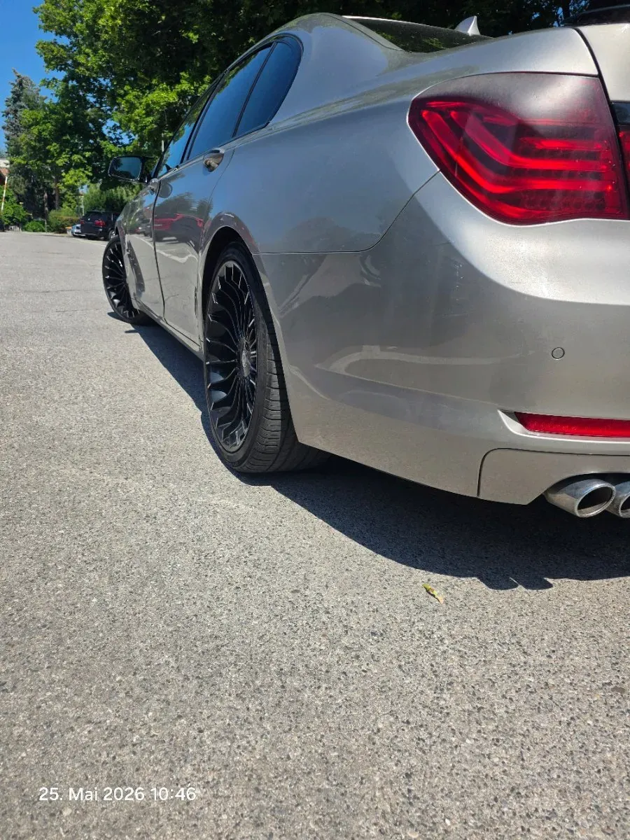 BMW 7 Series 2009 photo 3