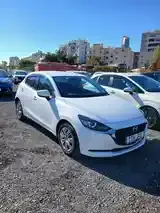 Mazda 2 2022 photo 2