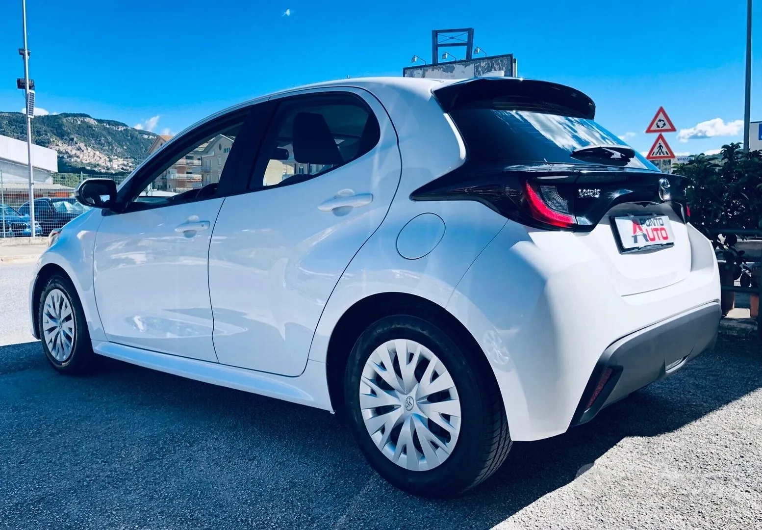 Toyota Yaris 2022 photo 4