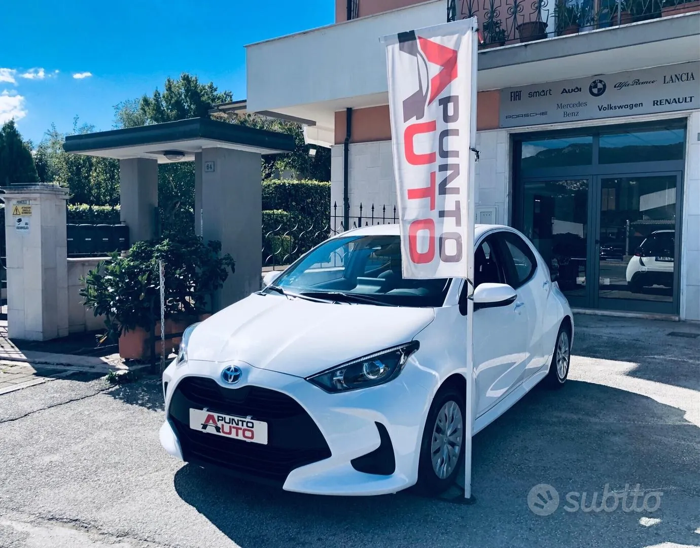 Toyota Yaris 2022 photo 2