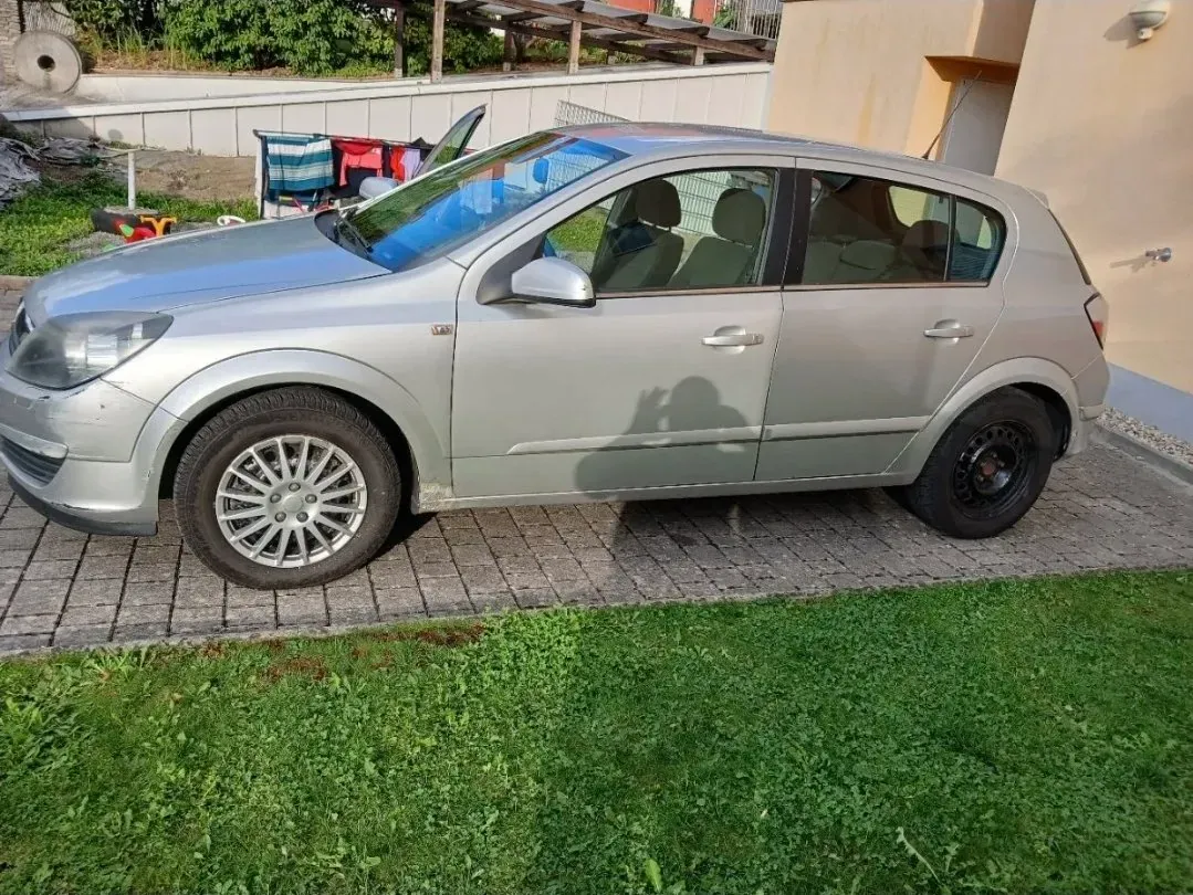 Opel Astra 2004 photo 2