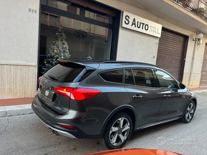 Ford Focus 2020 photo 2