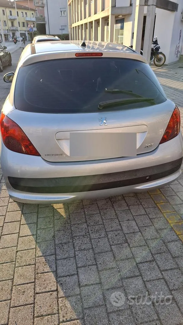 Peugeot 207 2007 photo 2