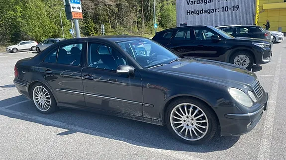 Mercedes-Benz E320 2004 photo 3