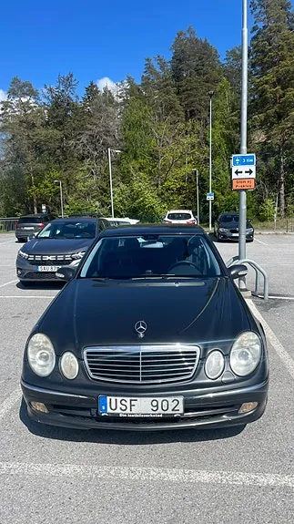 Mercedes-Benz E320 2004 photo 2