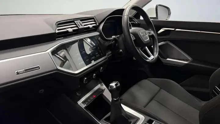 Audi Q3 2022 photo 4