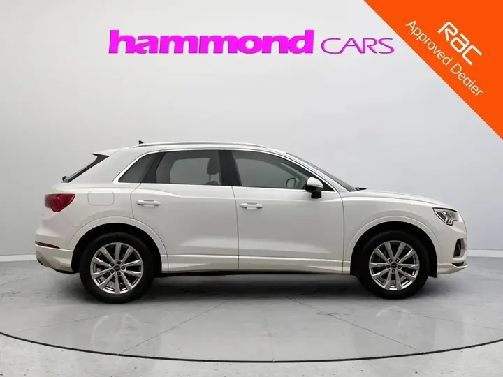 Audi Q3 2022 photo 2