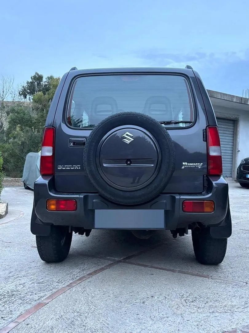 Suzuki Jimny 2010 photo 3