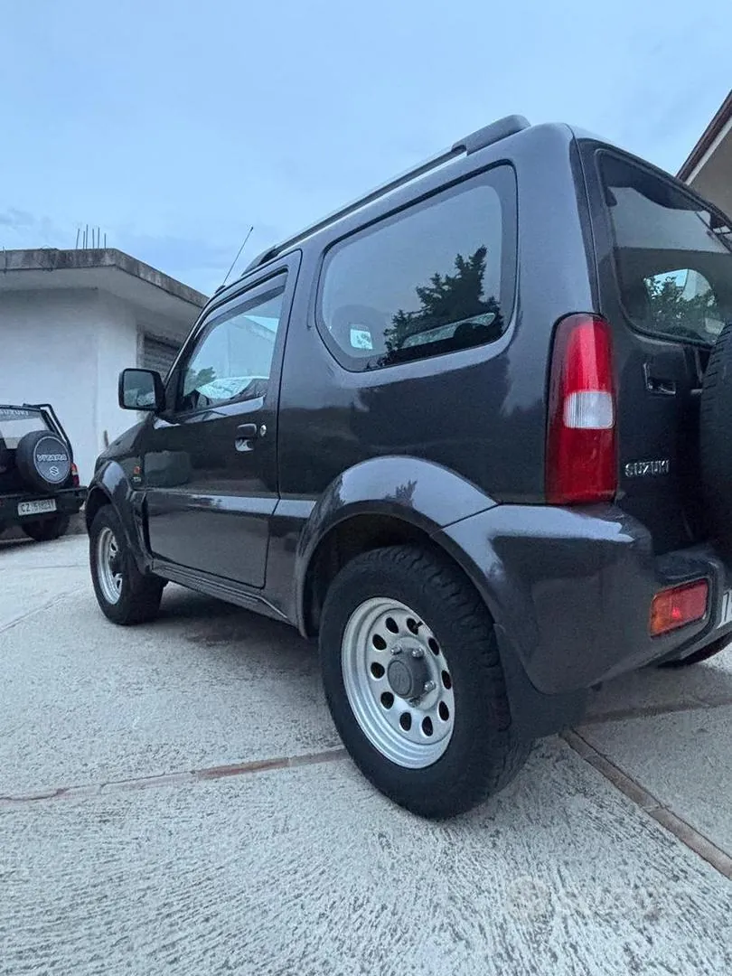 Suzuki Jimny 2010 photo 2
