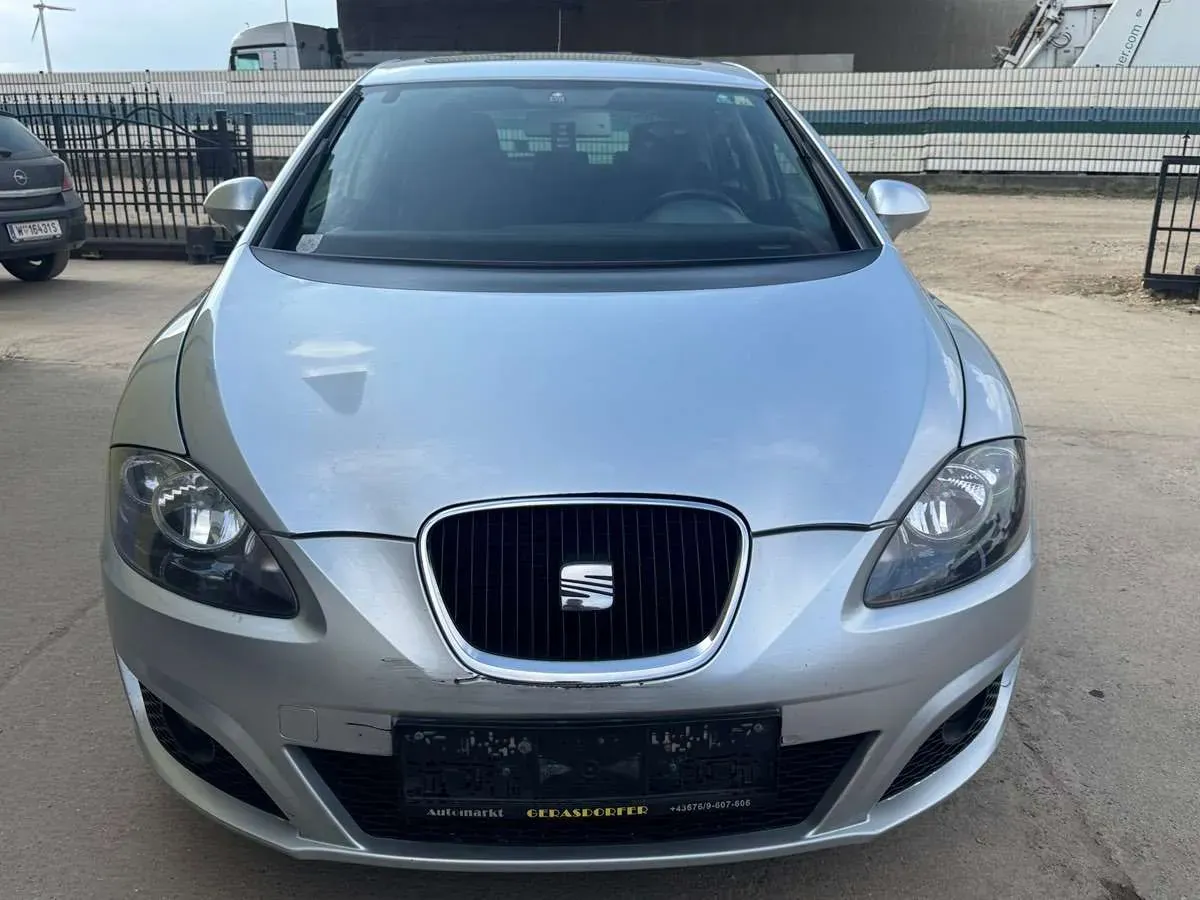 Seat Leon 2010 photo 2