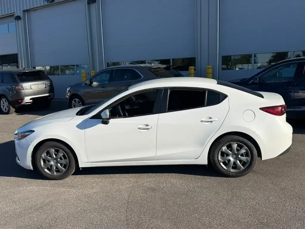 Mazda 3 2018 photo 2