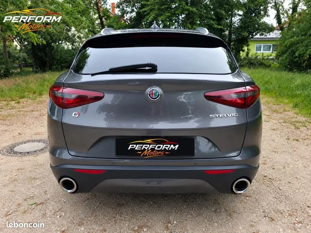 Alfa Romeo Stelvio 2018 photo 2