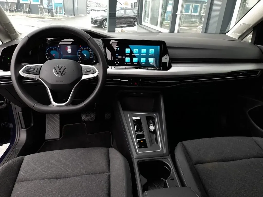 Volkswagen Golf 2023 photo 3