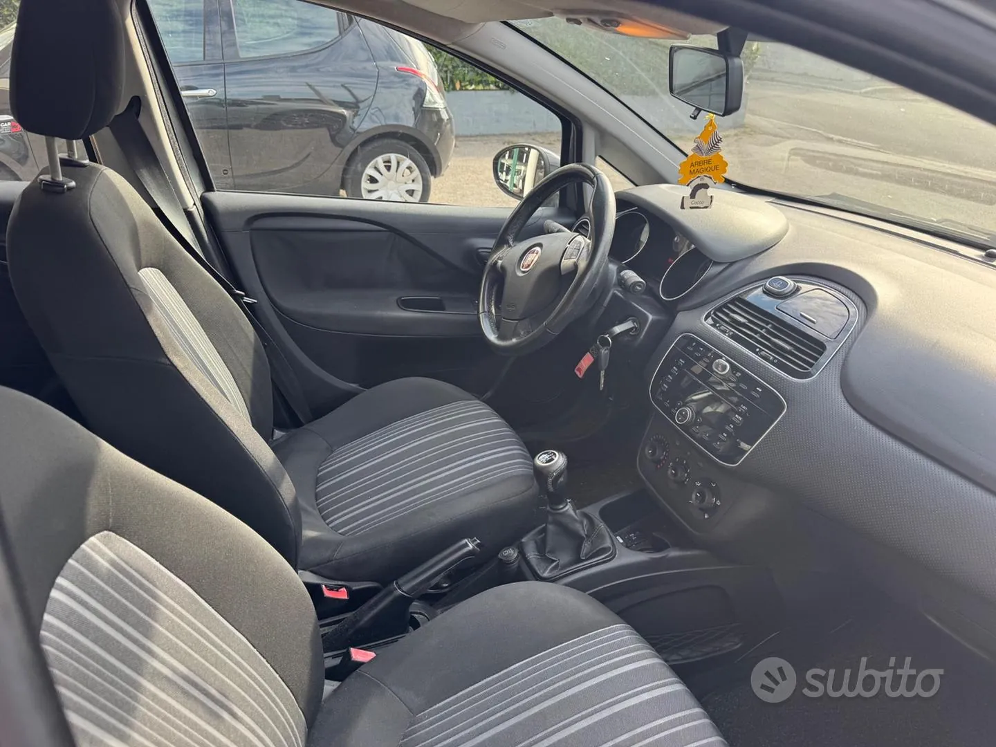 Fiat Grande Punto 2011 photo 5