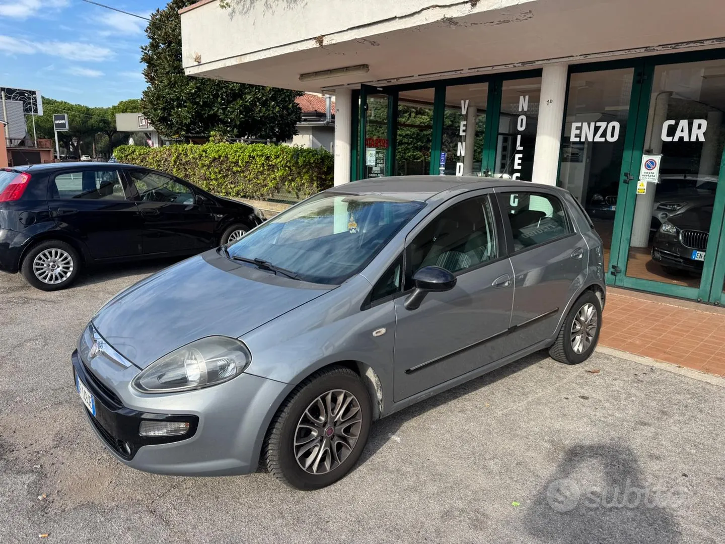Fiat Grande Punto 2011 photo 2