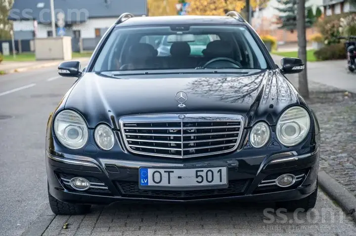 Mercedes-Benz E320 2008 photo 2