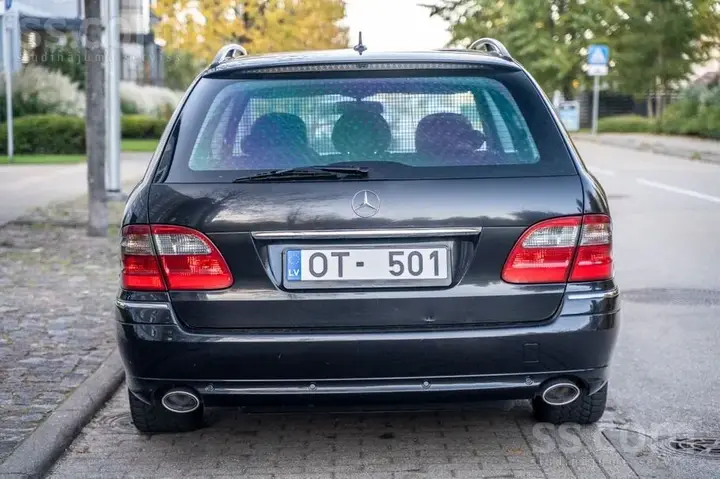 Mercedes-Benz E320 2008 photo 5