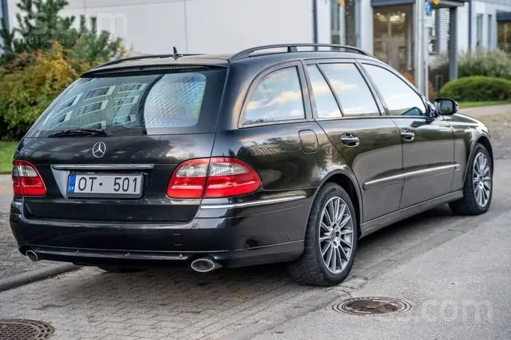Mercedes-Benz E320 2008 photo 4