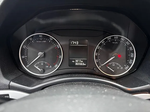 Skoda Octavia 2010 photo 2