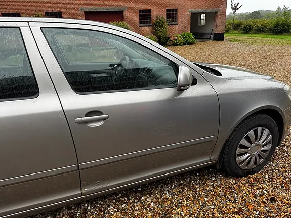 Skoda Octavia 2010 photo 3
