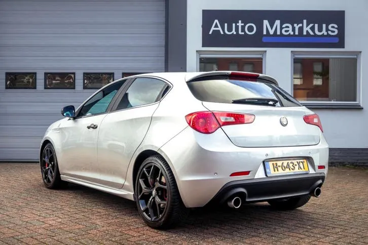 Alfa Romeo Giulietta 2015 photo 2