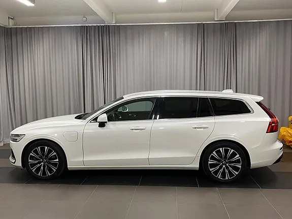 Volvo V60 2023 photo 2