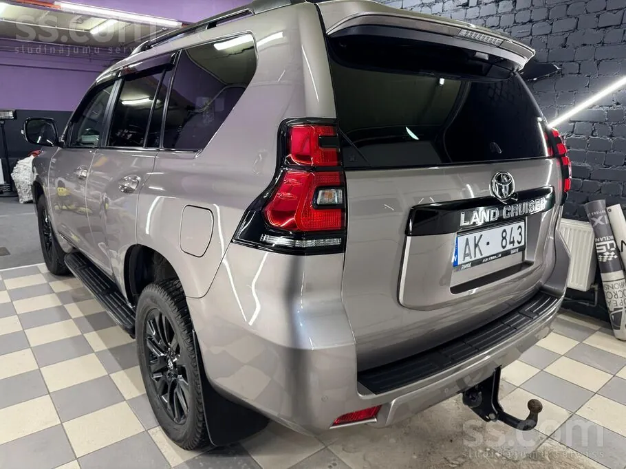 Toyota Land Cruiser 2021 photo 3