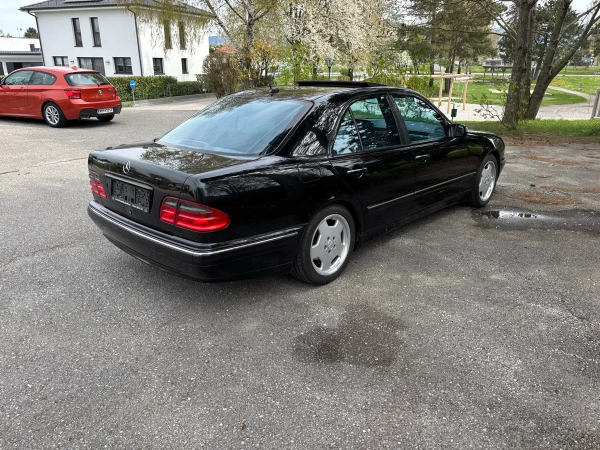 Mercedes-Benz E-Class 2000 photo 3