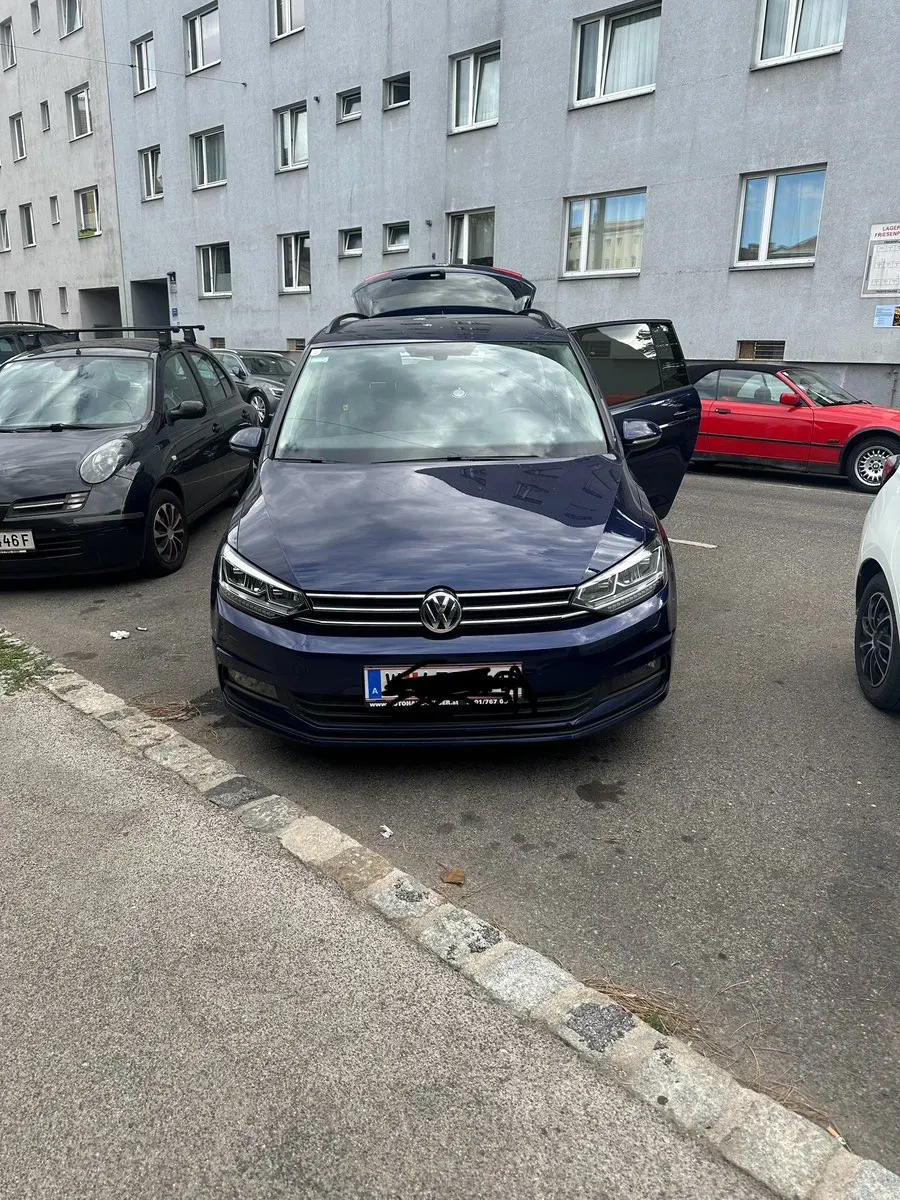 Volkswagen Touran 2018 photo 2