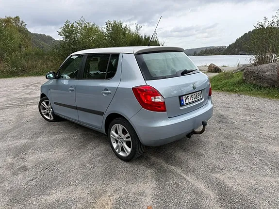 Skoda Fabia 2011 photo 4