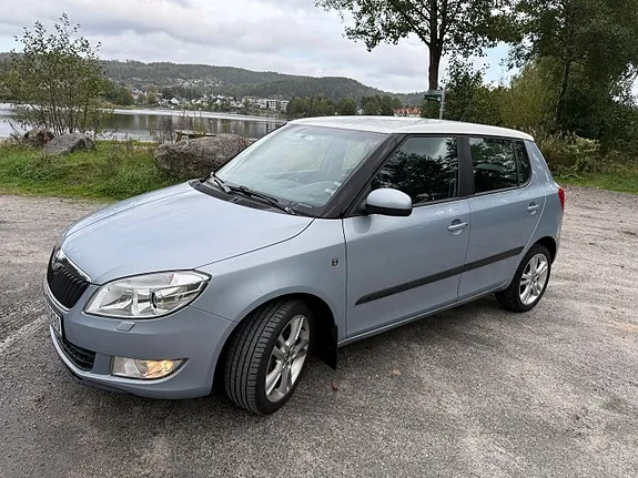 Skoda Fabia 2011 photo 2